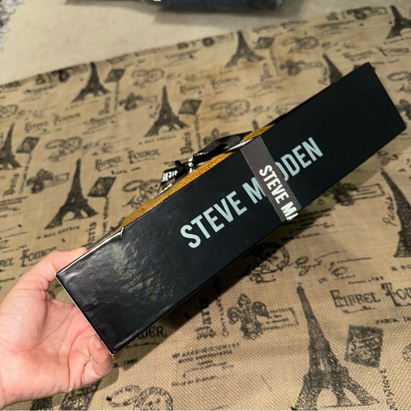 Steve Madden NWB! Mustard Yellow Hat Plaid Multicolor Scarf Box Gift Set - Picture 11 of 11